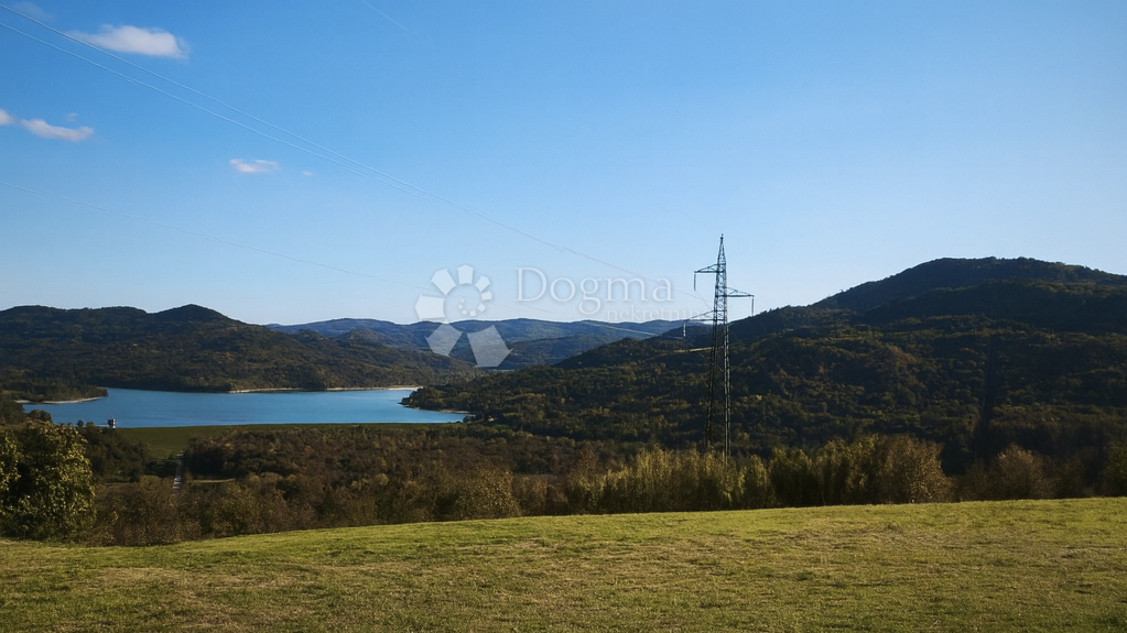 Terreno di pregio nel cuore dell'Istria - ideale per una villa moderna con piscina