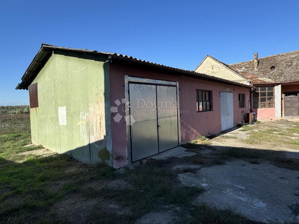 Casa Beli Manastir, 162m2