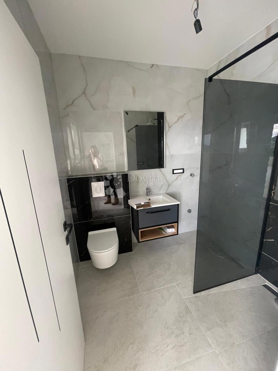 Casa Tribunj, 243,70m2