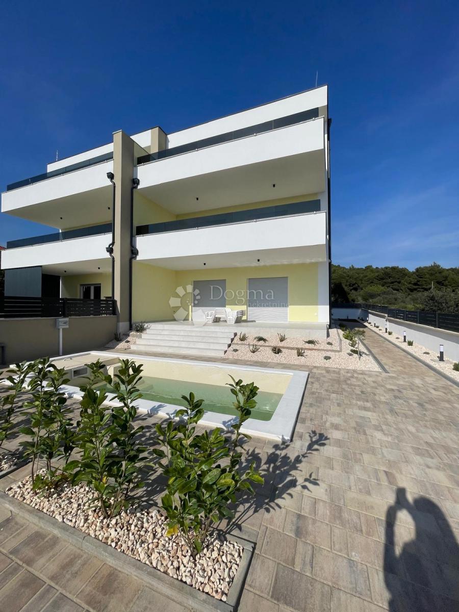 Casa Tribunj, 243,70m2