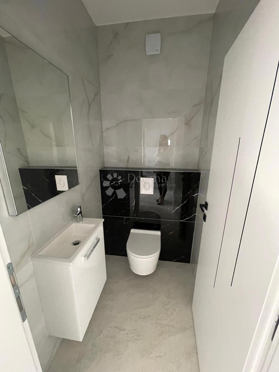 Casa Tribunj, 243,70m2