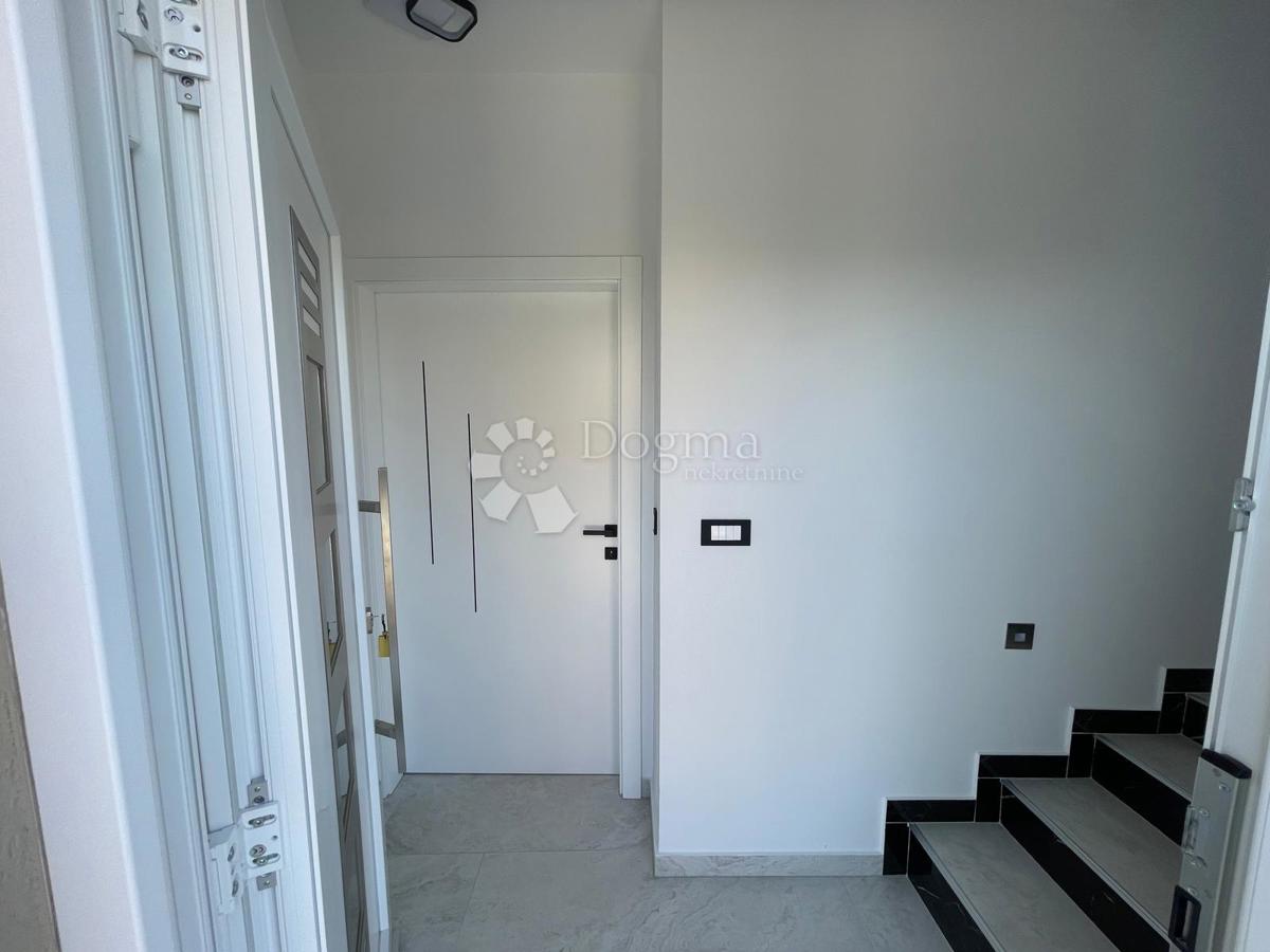 Casa Tribunj, 243,70m2