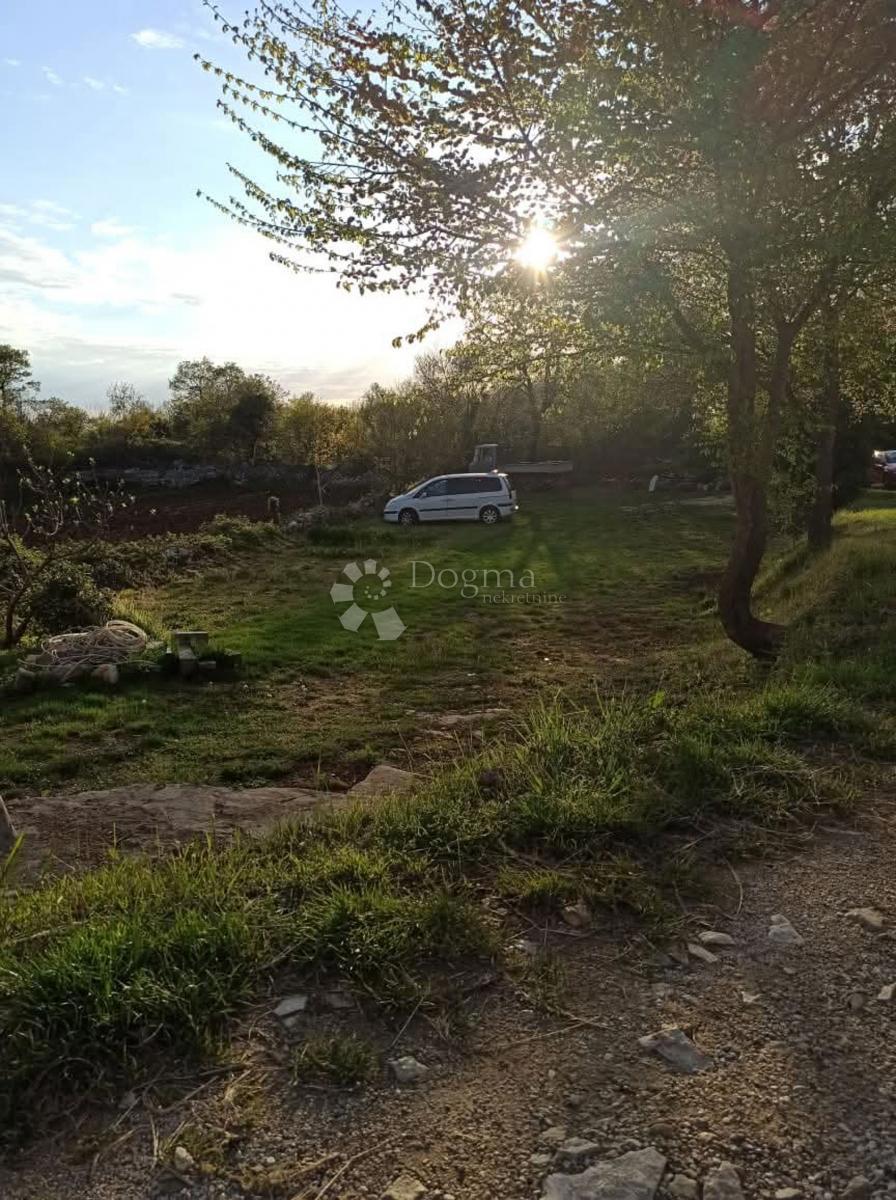 Terreno edificabile Juršići, Svetvinčenat, 709m2