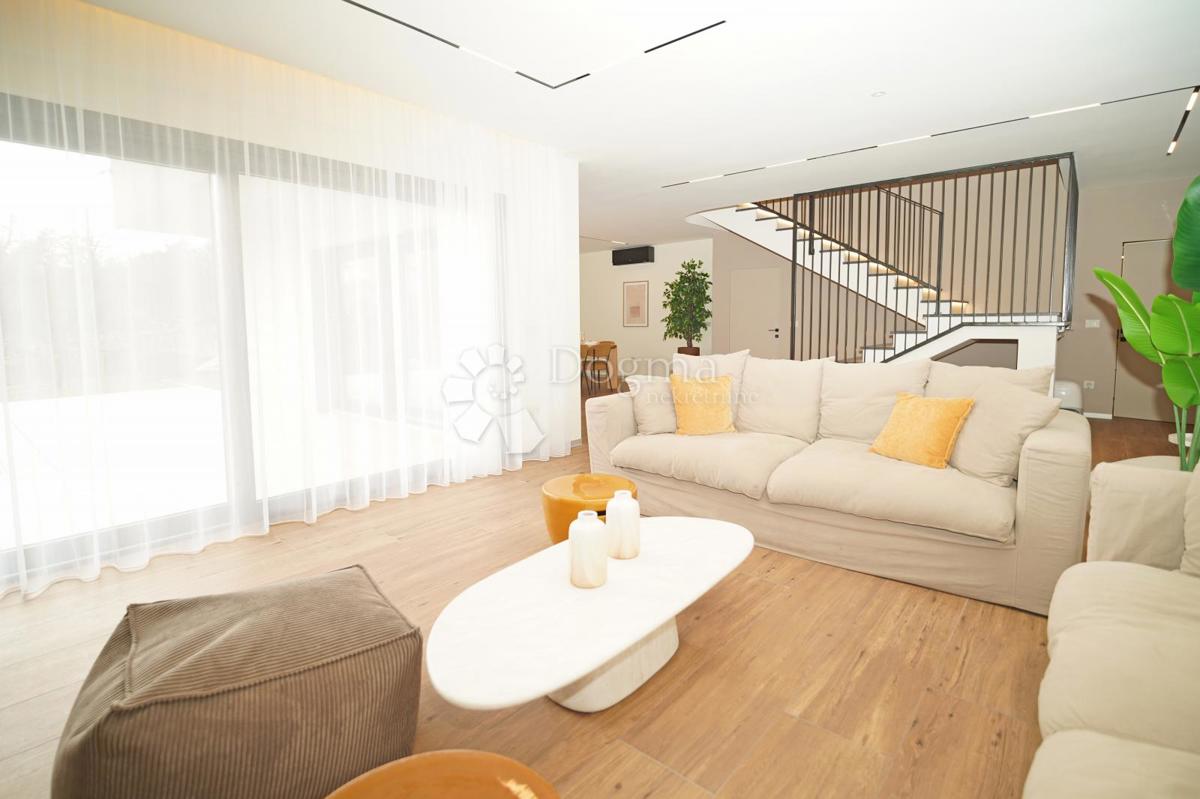 Casa Kringa, Tinjan, 370m2