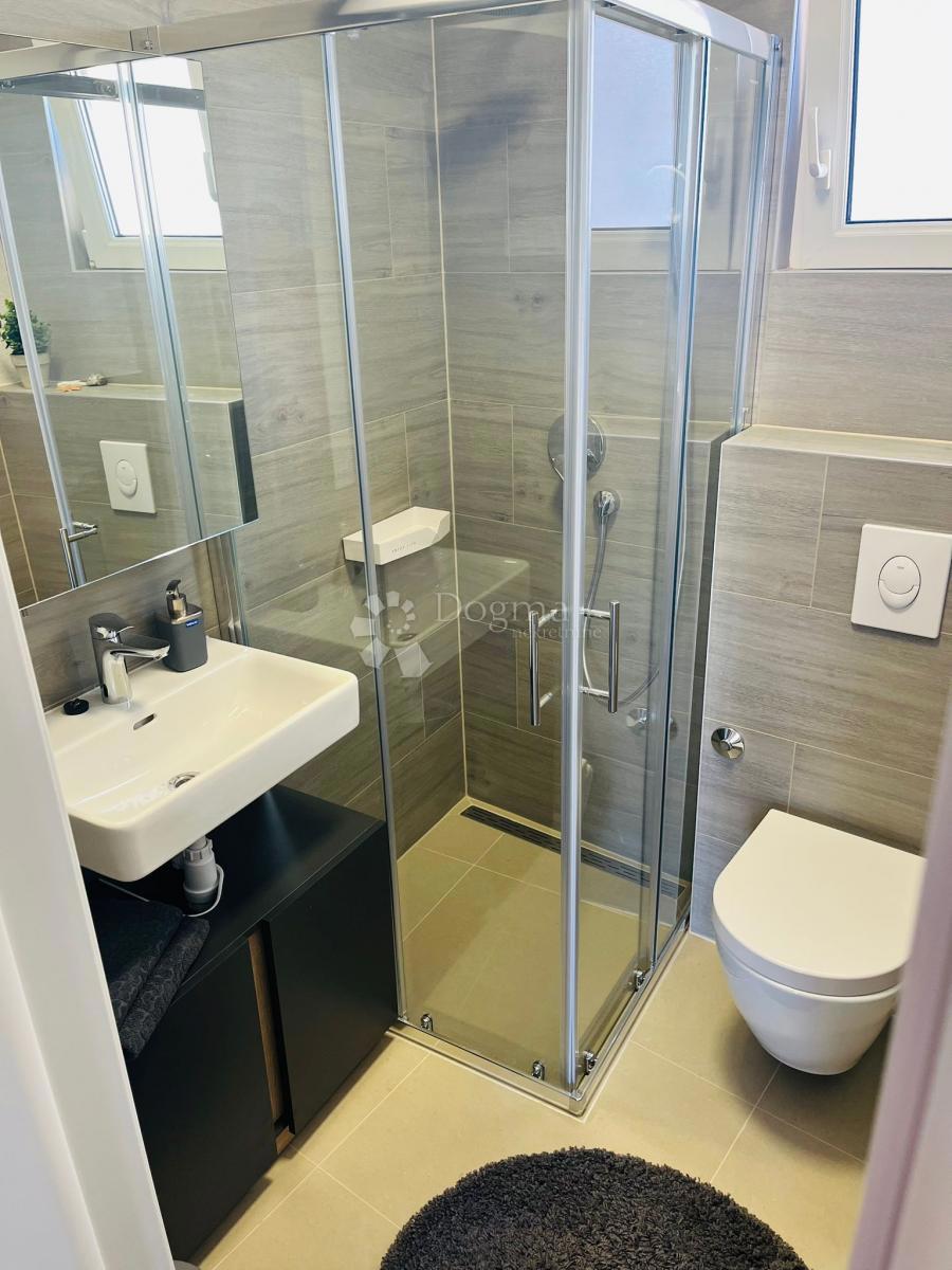 Casa Rogoznica, 195m2