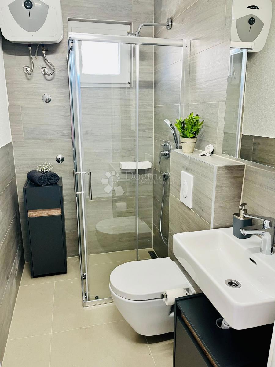 Casa Rogoznica, 195m2