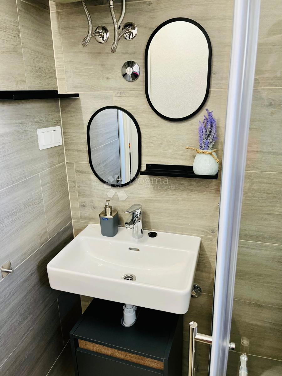 Casa Rogoznica, 195m2