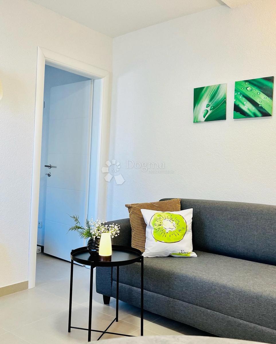 Casa Rogoznica, 195m2