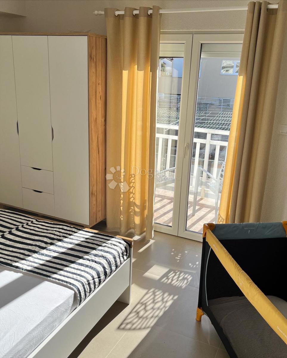 Casa Rogoznica, 195m2