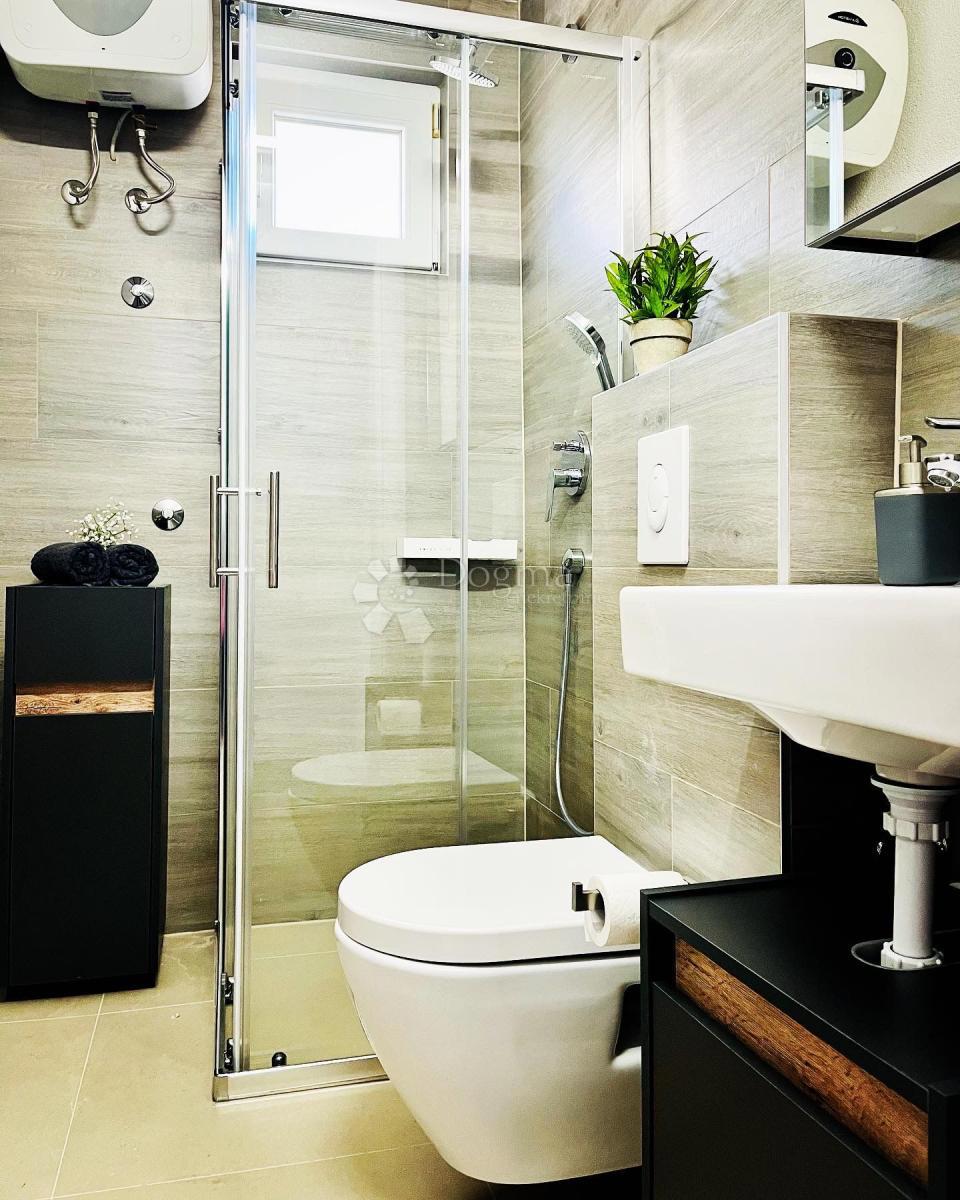 Casa Rogoznica, 195m2