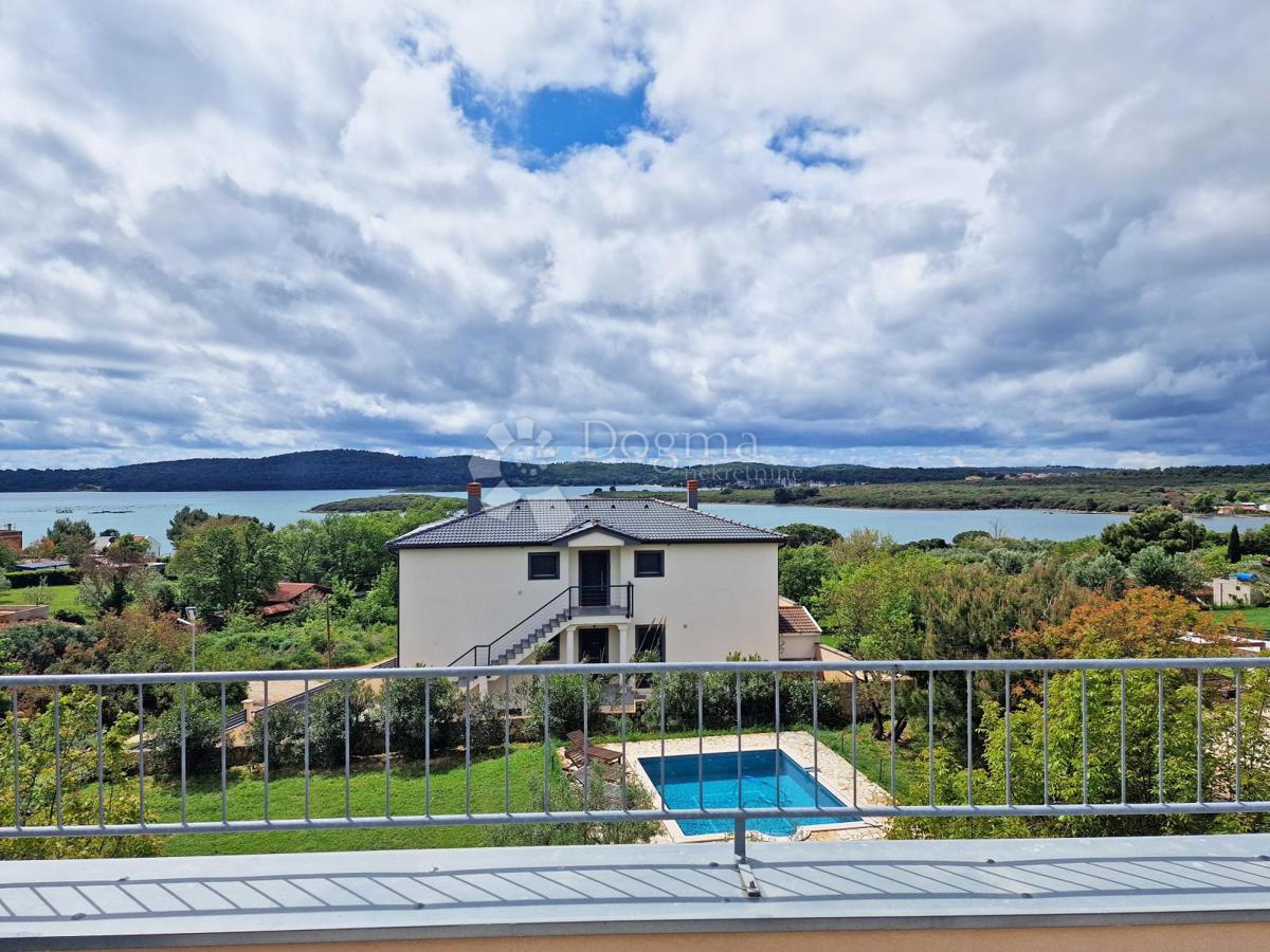 INCANTEVOLE CASA IN PIETRA A 200 M DAL MARE CON VISTA! ESCLUSIVO