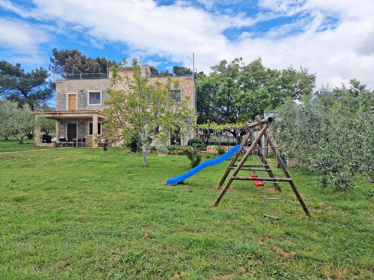 INCANTEVOLE CASA IN PIETRA A 200 M DAL MARE CON VISTA! ESCLUSIVO