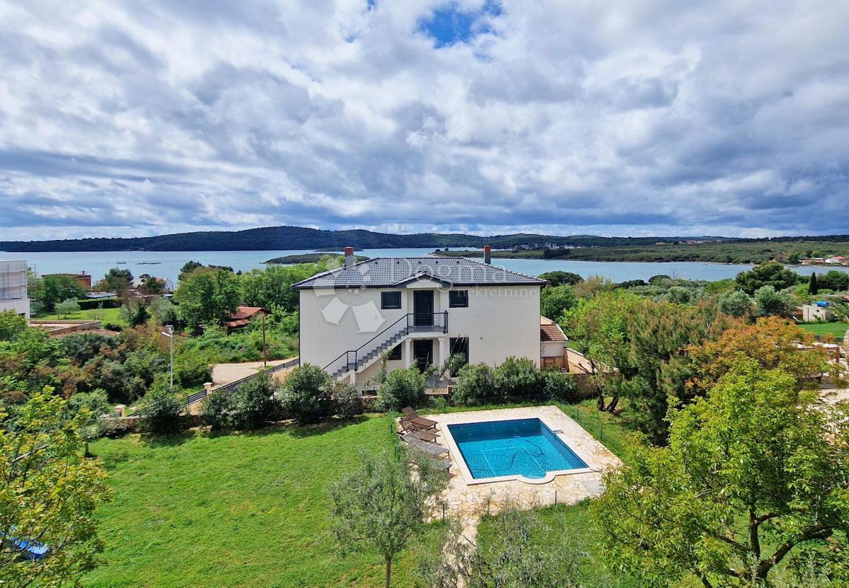 INCANTEVOLE CASA IN PIETRA A 200 M DAL MARE CON VISTA! ESCLUSIVO