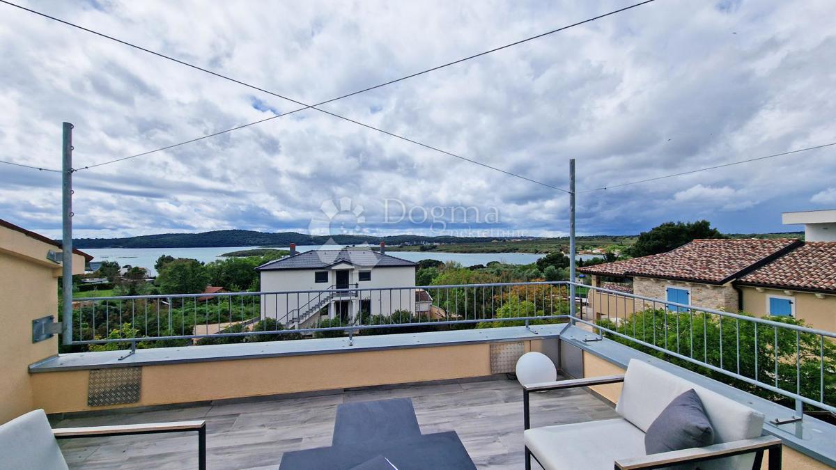 INCANTEVOLE CASA IN PIETRA A 200 M DAL MARE CON VISTA! ESCLUSIVO