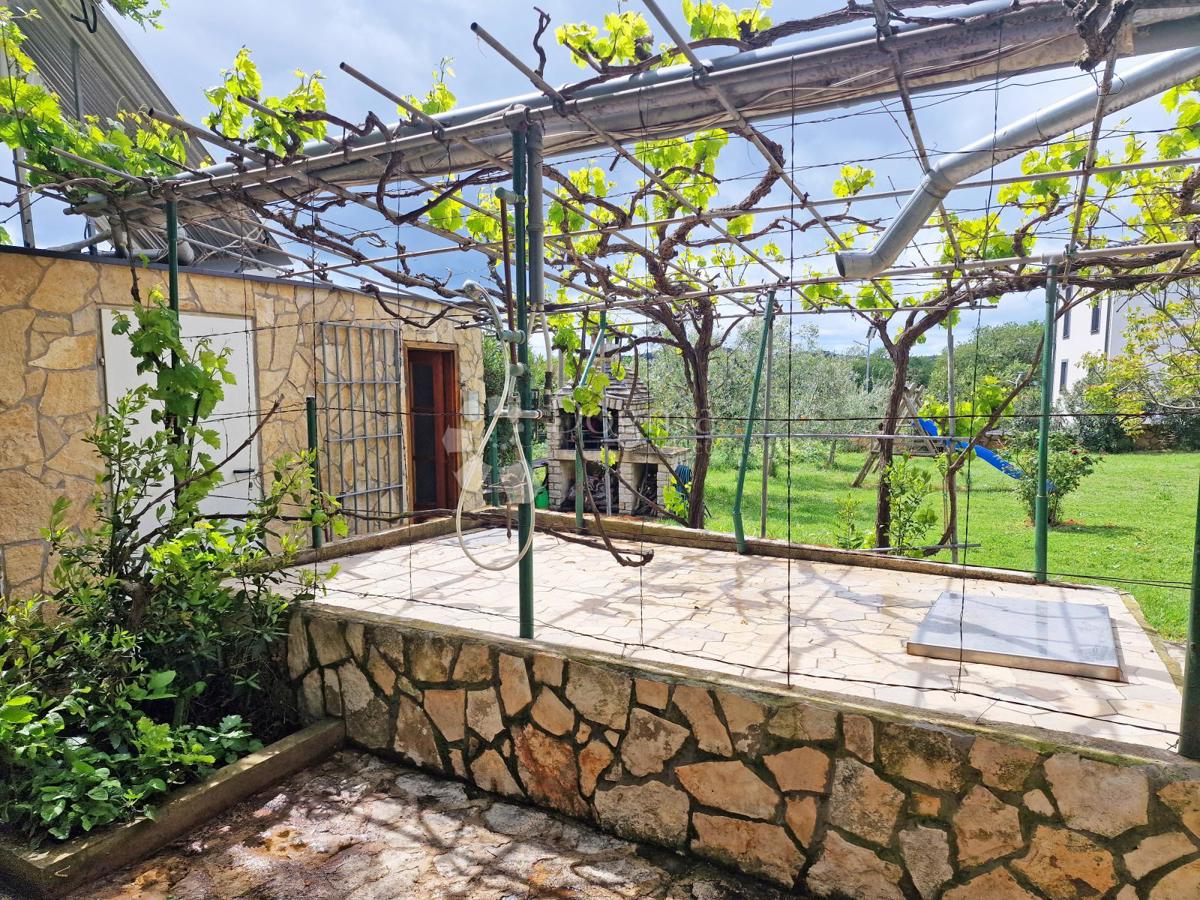 INCANTEVOLE CASA IN PIETRA A 200 M DAL MARE CON VISTA! ESCLUSIVO