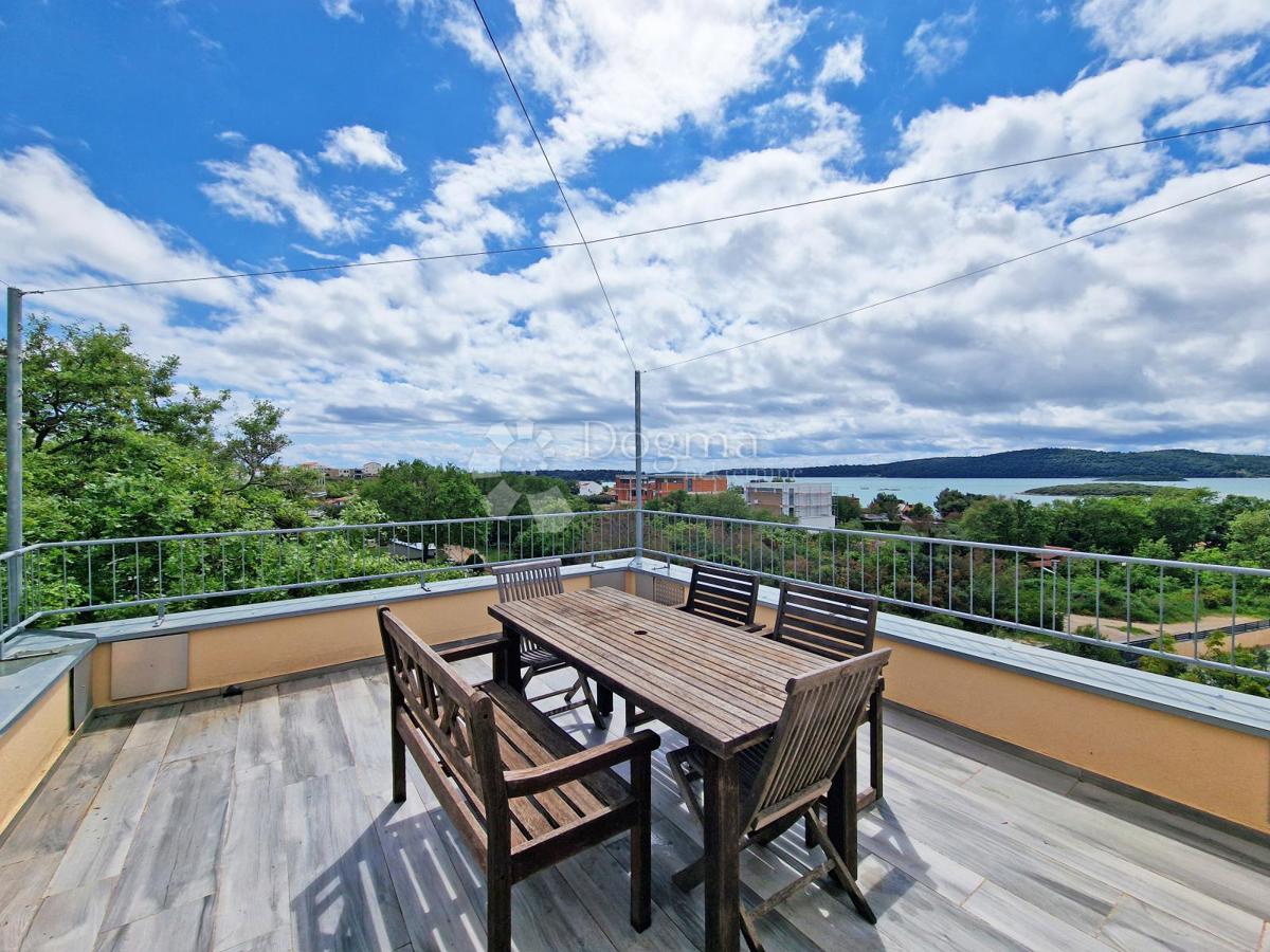 INCANTEVOLE CASA IN PIETRA A 200 M DAL MARE CON VISTA! ESCLUSIVO