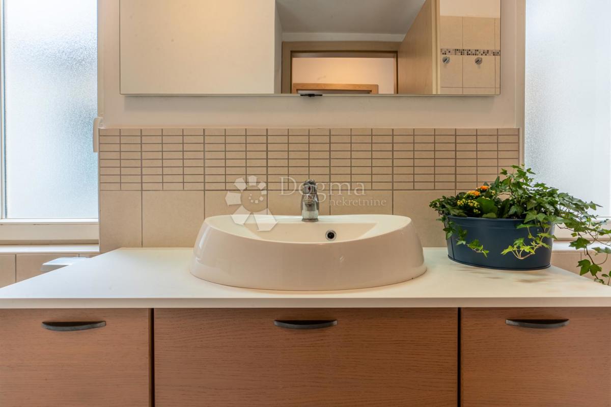 Allogio Centar, Rijeka, 85m2