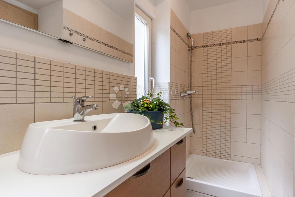 Allogio Centar, Rijeka, 85m2