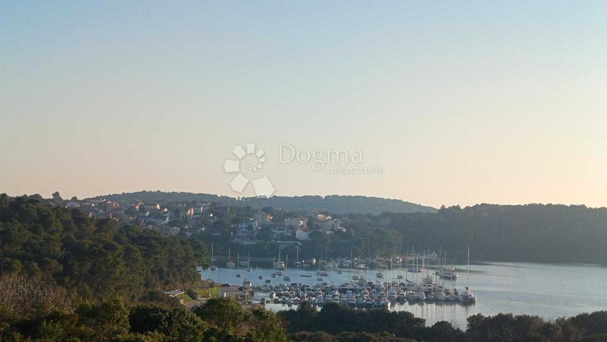 Terreno edificabile Vinkuran, Medulin, 728m2