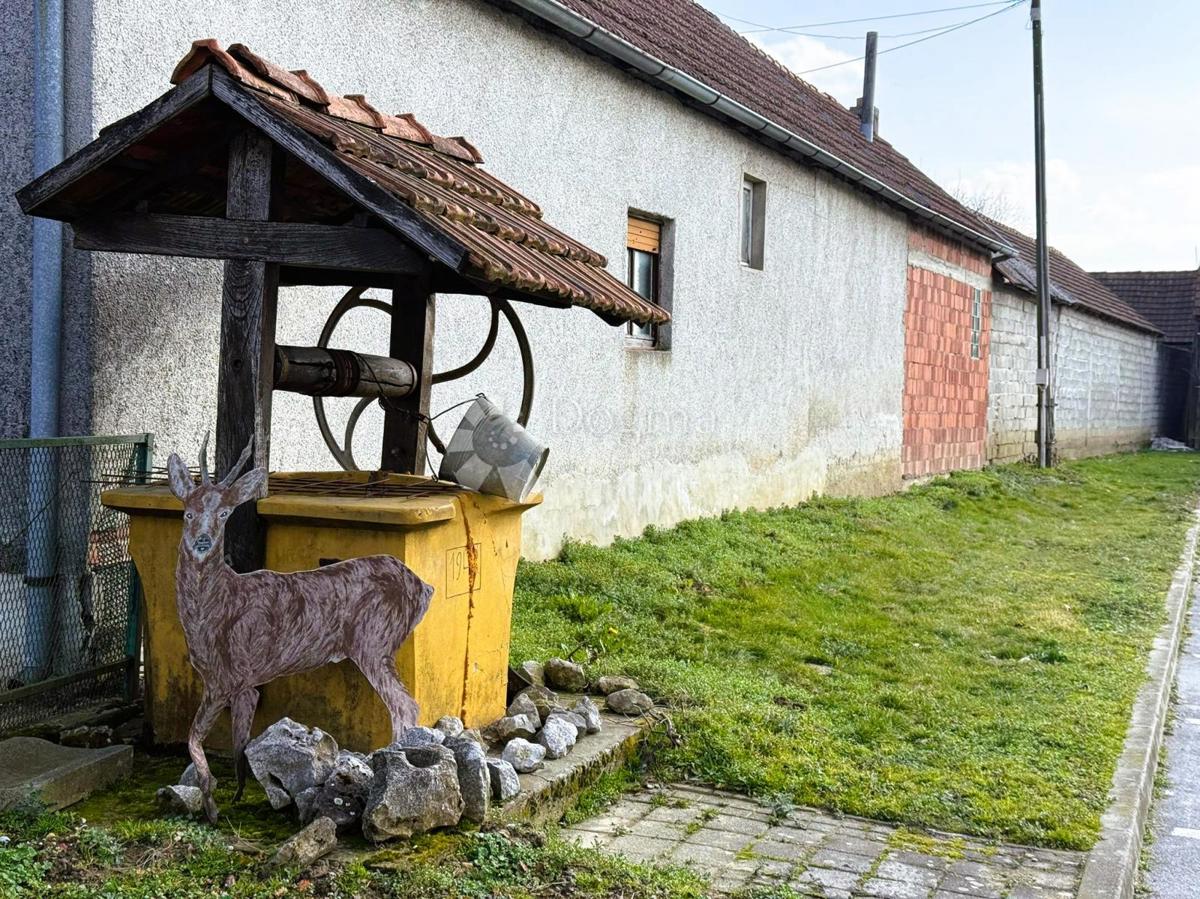 Locale commerciale Sivica, Podturen, 2.744m2