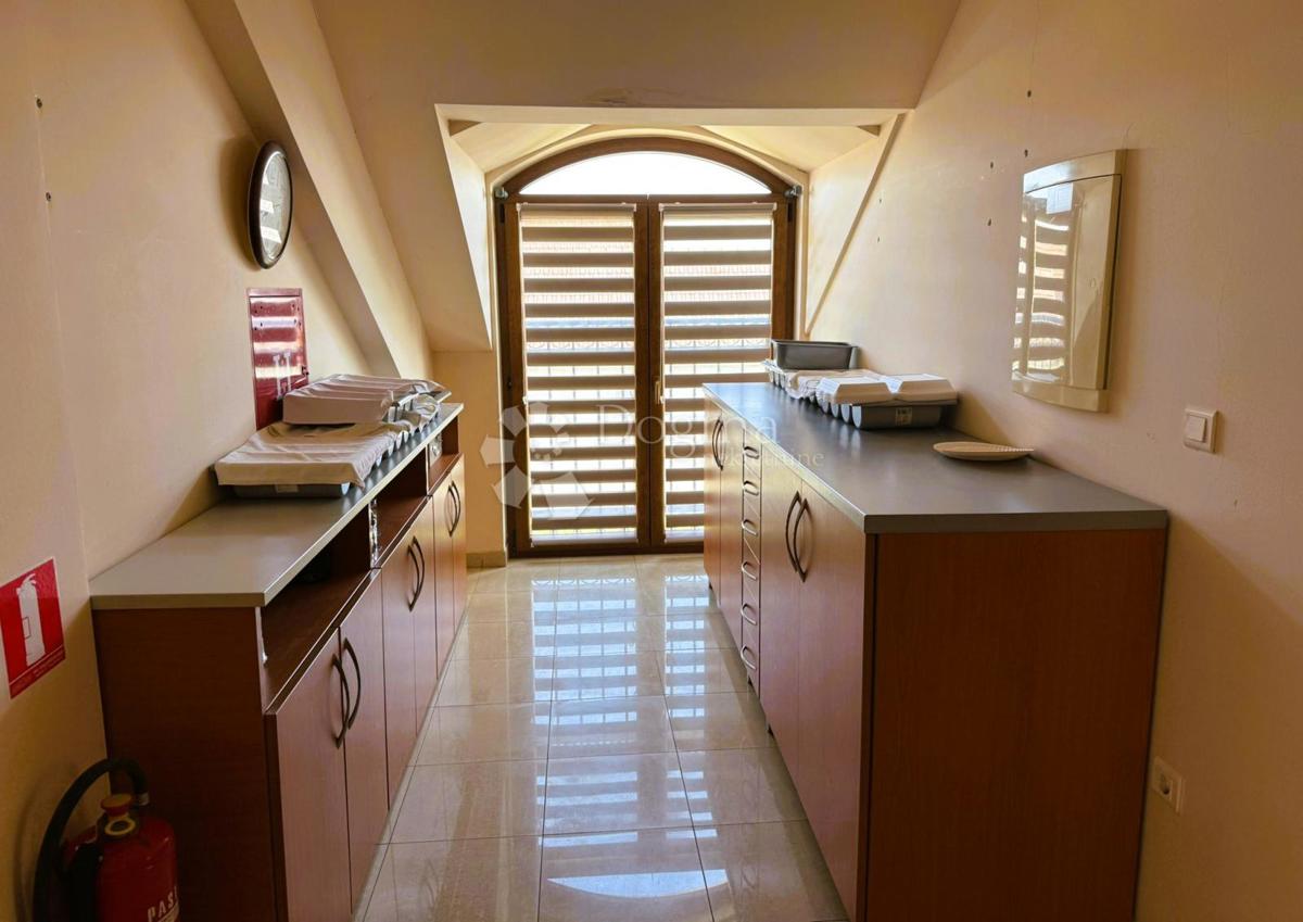 Locale commerciale Sivica, Podturen, 2.744m2