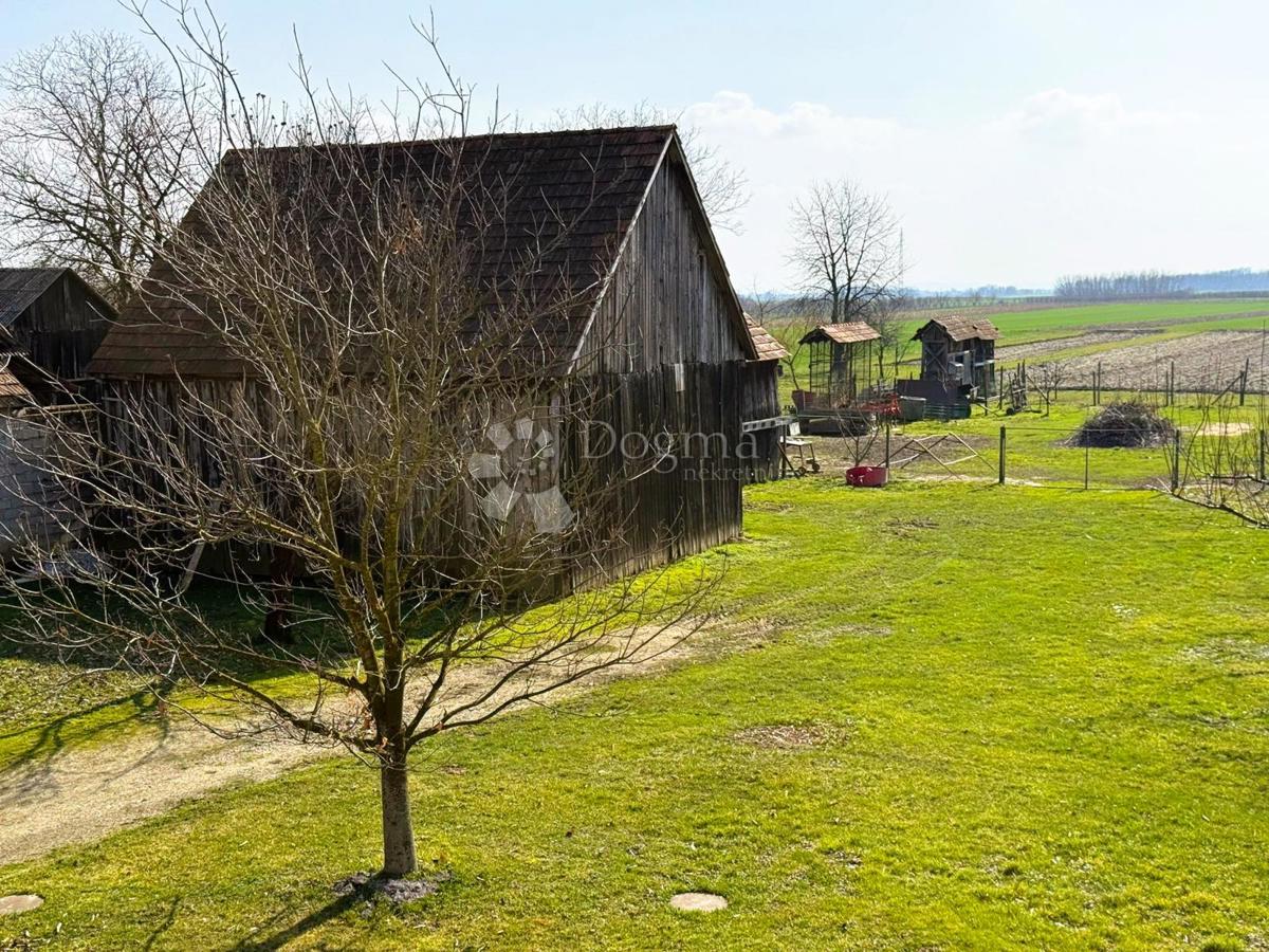 Locale commerciale Sivica, Podturen, 2.744m2