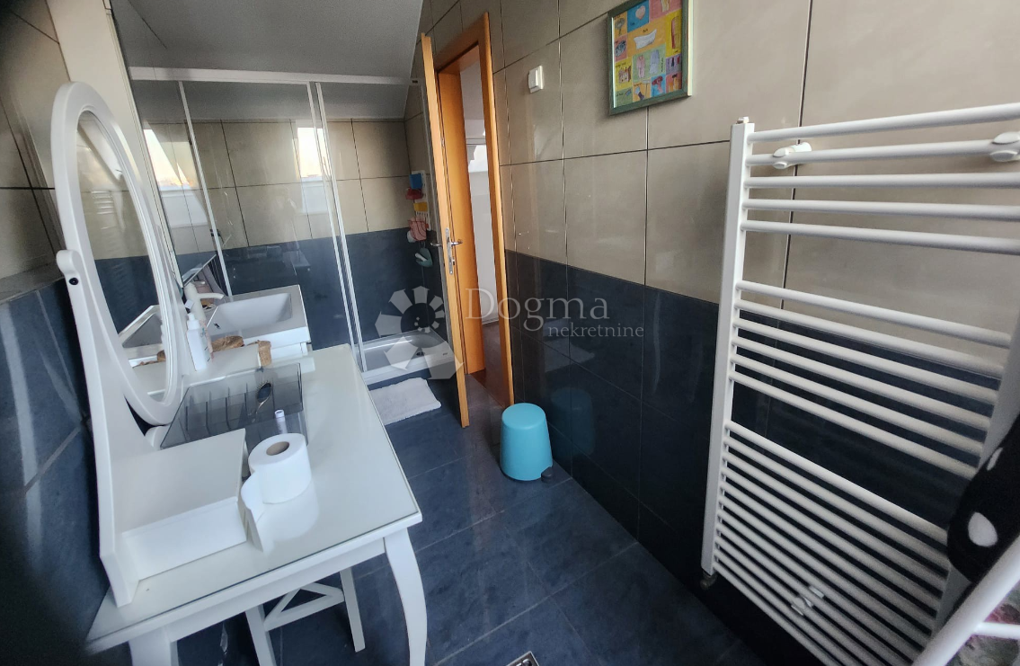 Allogio Prečko, Trešnjevka - Jug, 182,14m2