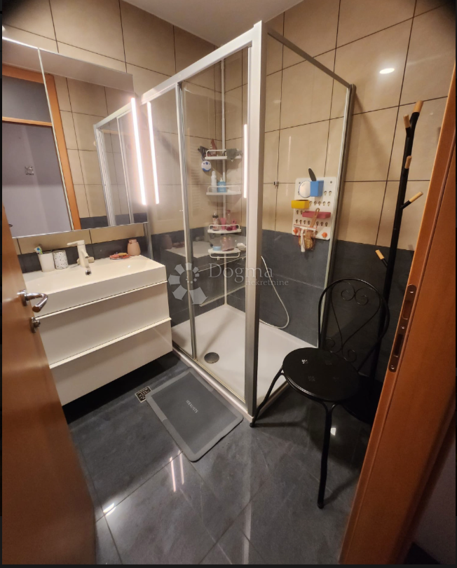 Allogio Prečko, Trešnjevka - Jug, 182,14m2