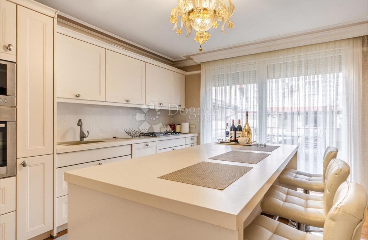 Casa Gornja Dubrava, 321,09m2