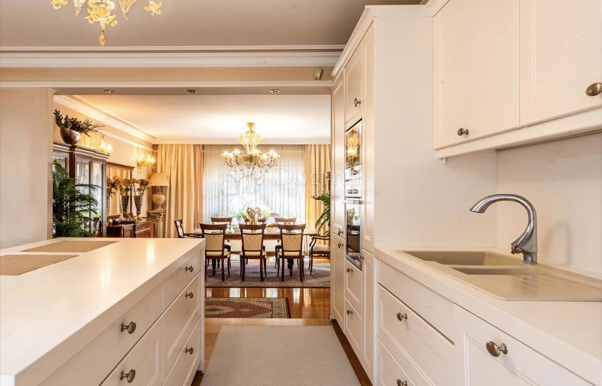 Casa Gornja Dubrava, 321,09m2