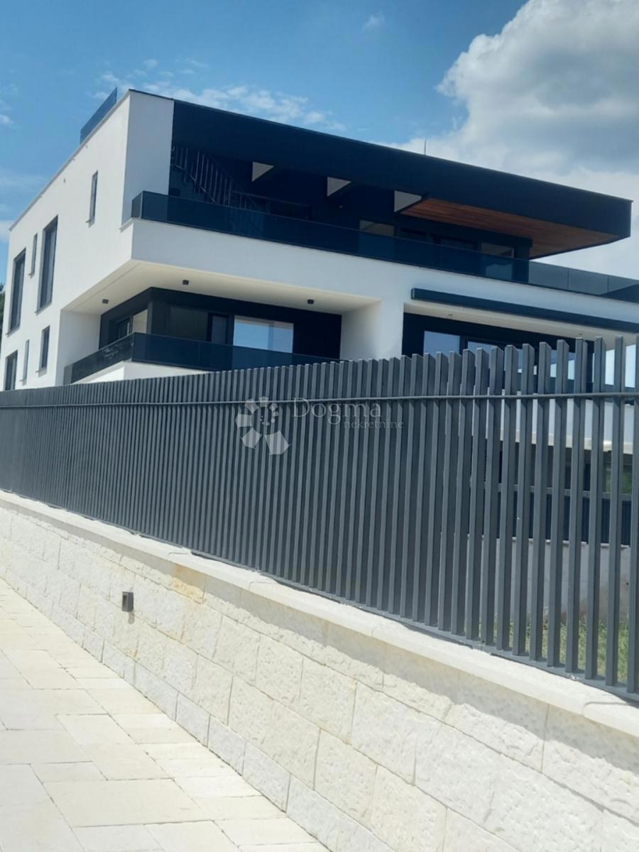 Allogio Krk, 262,50m2