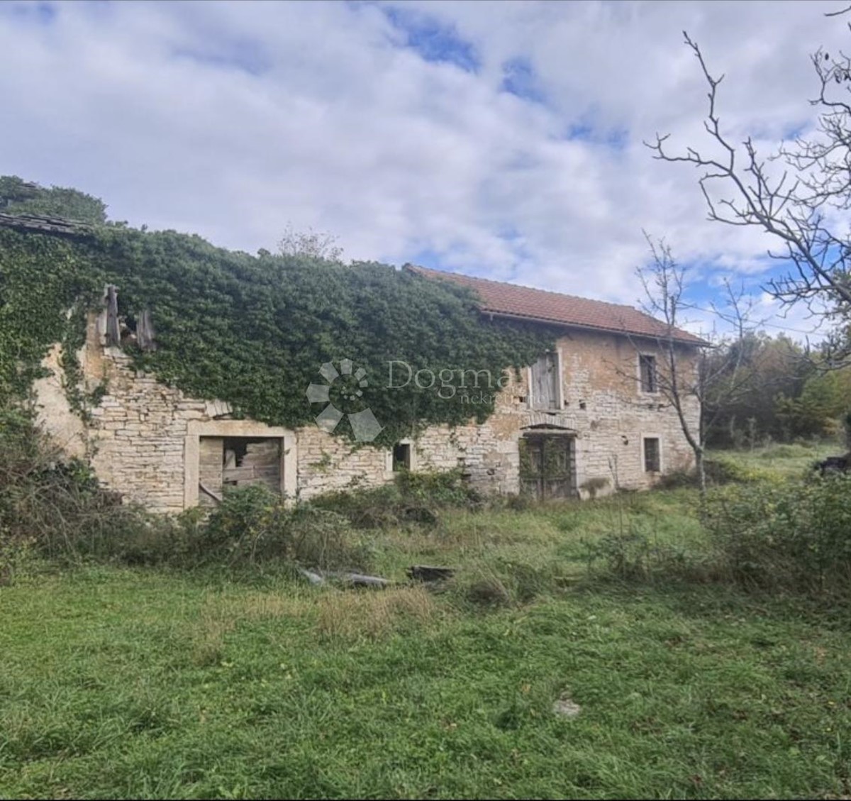 CASA IN PIETRA CON AMPIO TERRENO EDIFICABILE