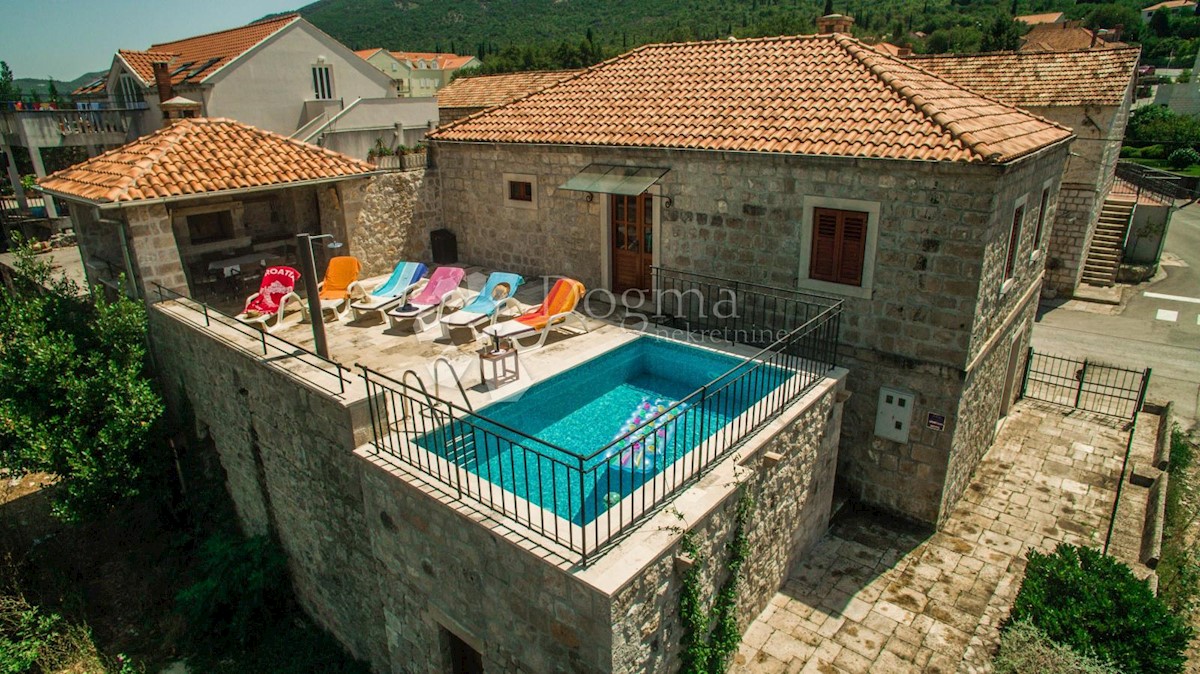 VILLA CON VISTA SU KONAVLE: PERFETTO CONNUBIO DI TRADIZIONE E SUVREMONOST