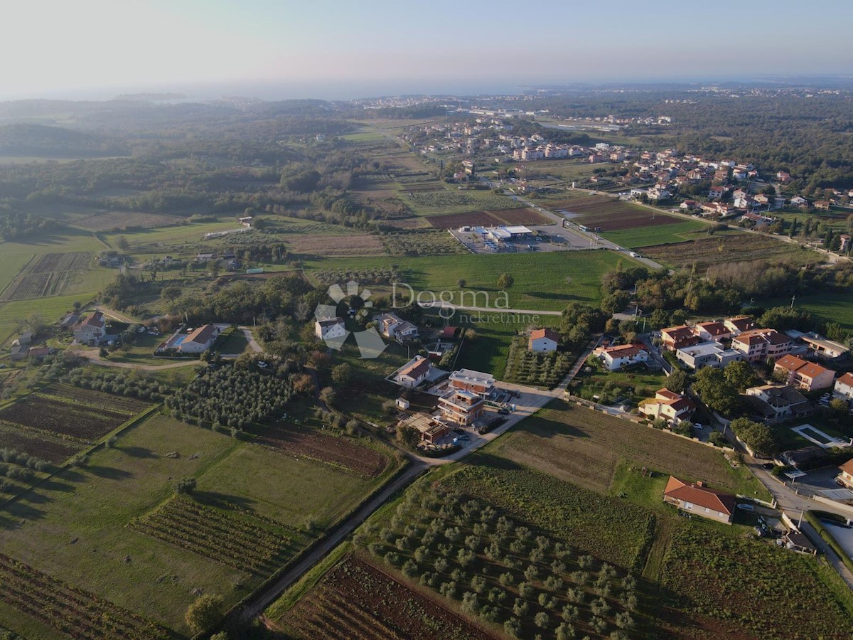 VILLA MODERNA CON PISCINA, A 4 KM DAL MARE