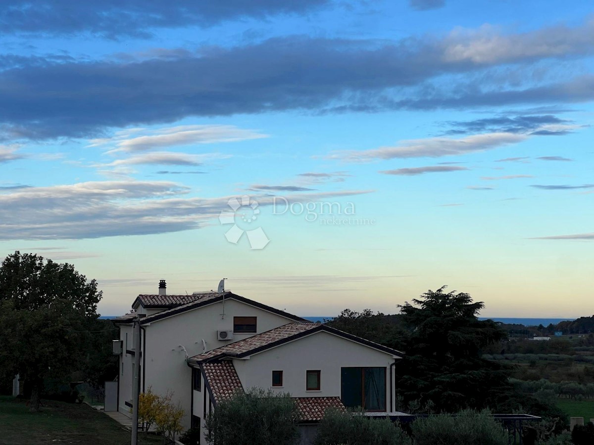 VILLA MODERNA CON PISCINA, A 4 KM DAL MARE