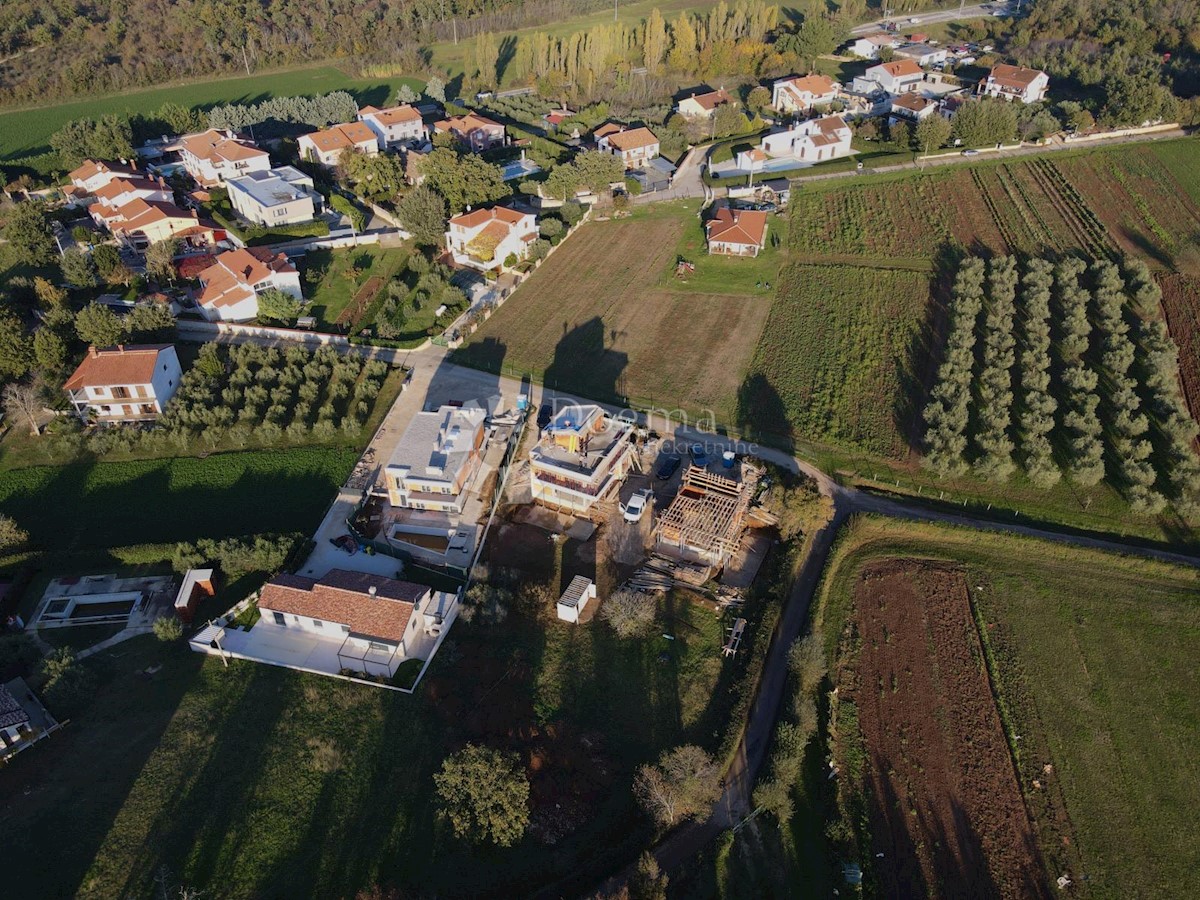 VILLA MODERNA CON PISCINA, A 4 KM DAL MARE