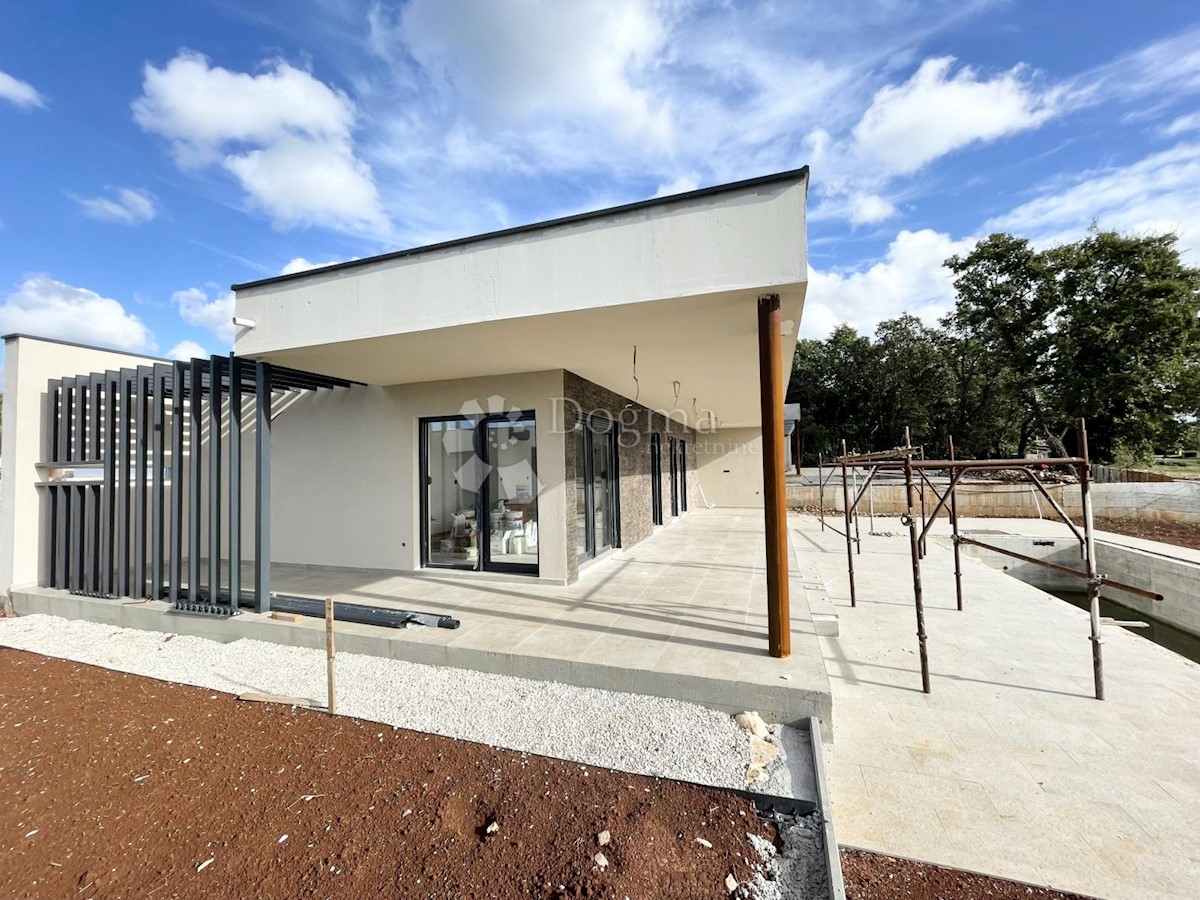 VILLA MODERNA CON BELLA VISTA