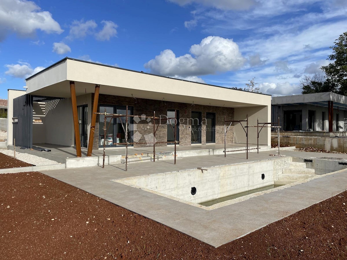 VILLA MODERNA CON BELLA VISTA