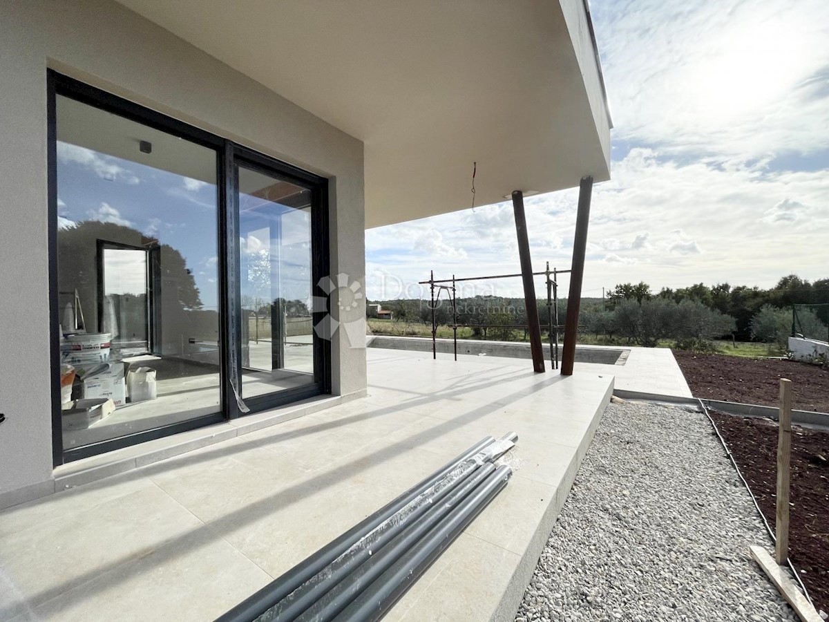 VILLA MODERNA CON BELLA VISTA