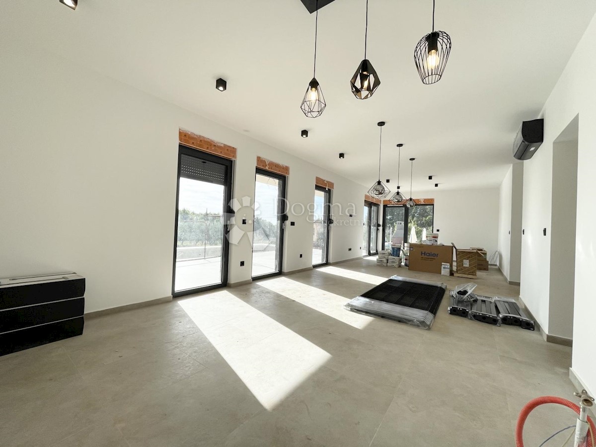 VILLA MODERNA CON BELLA VISTA