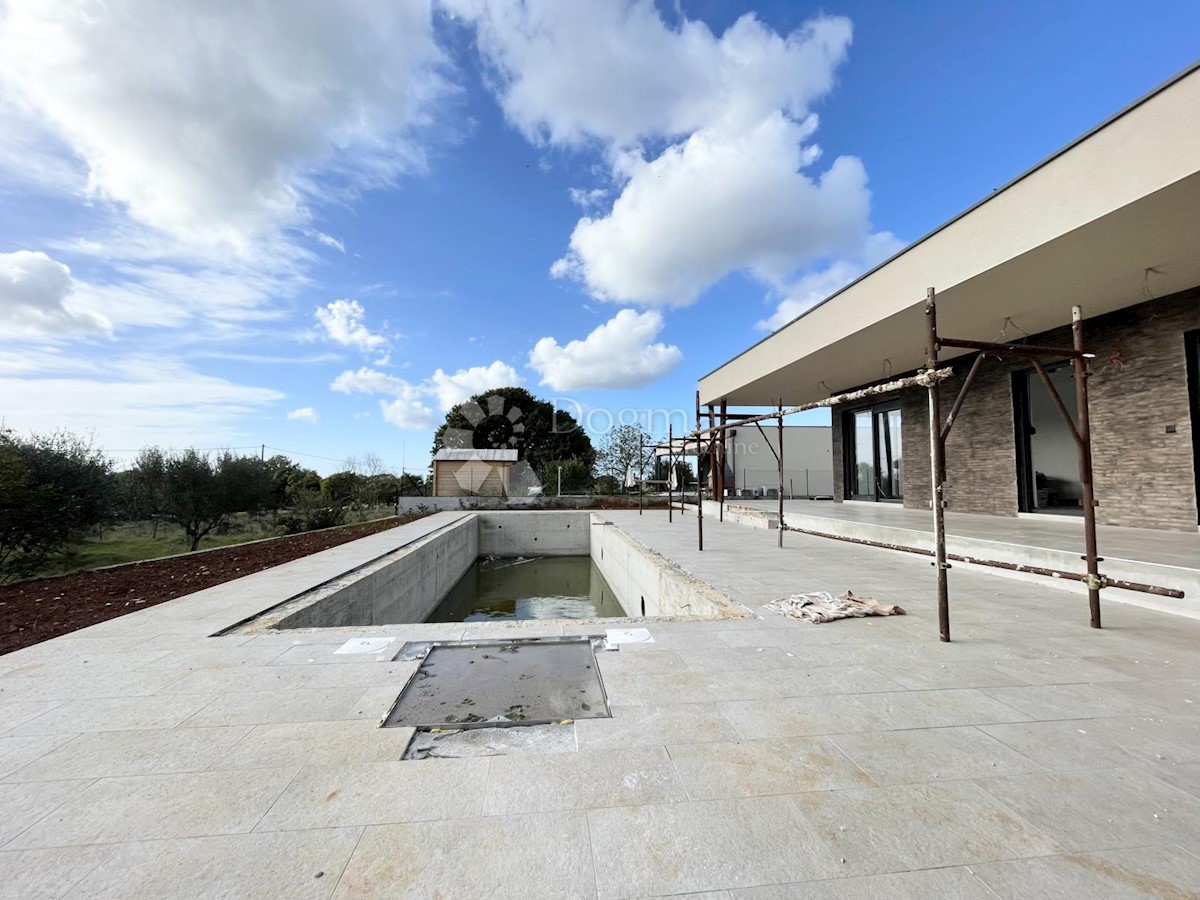 VILLA MODERNA CON BELLA VISTA