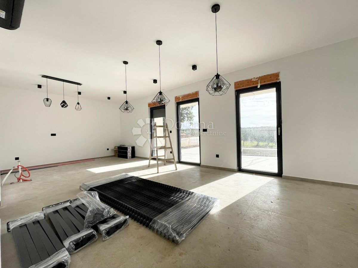 VILLA MODERNA CON BELLA VISTA