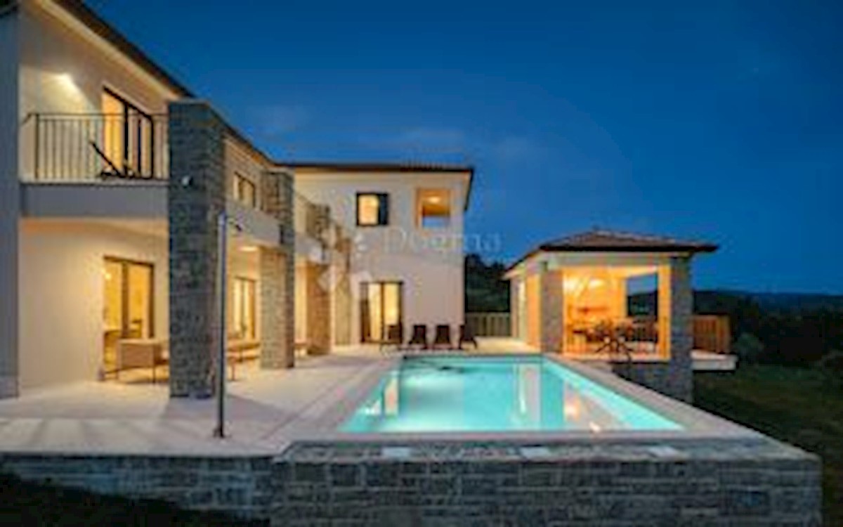 IMPRESSIONANTE VILLA CON VISTA SUI VIGNETI E SUL MARE