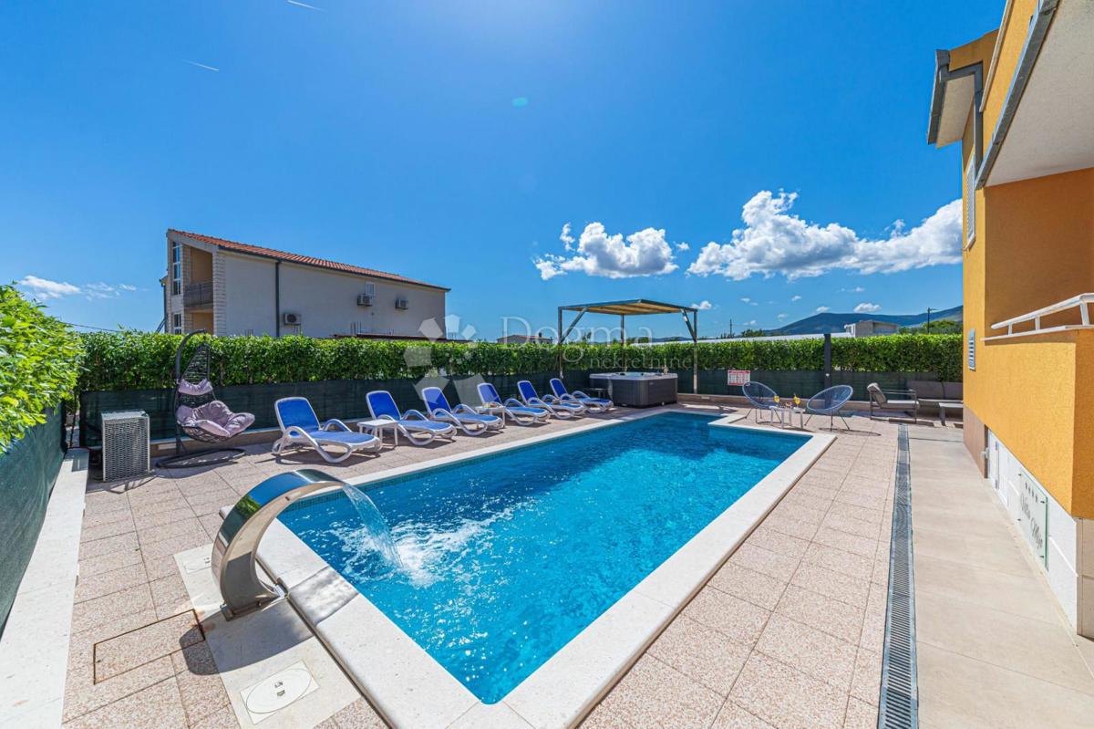 Casa Kaštel Lukšić, Kaštela, 260m2