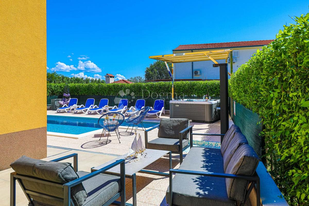 Casa Kaštel Lukšić, Kaštela, 260m2