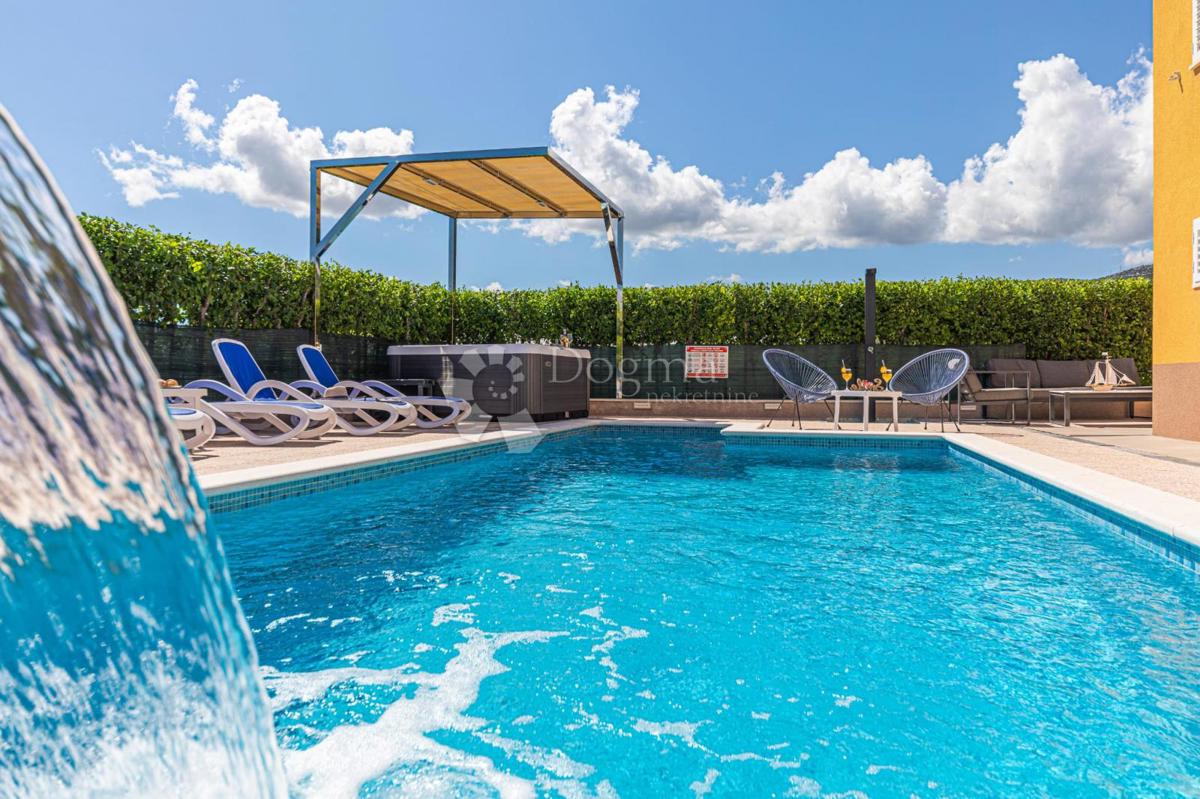 Casa Kaštel Lukšić, Kaštela, 260m2