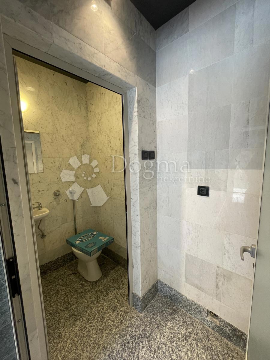 Locale commerciale Škurinje, Rijeka, 54m2