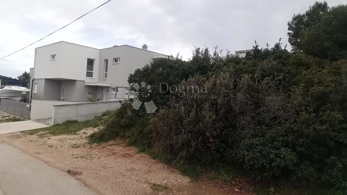 Terreno Tisno, 712m2