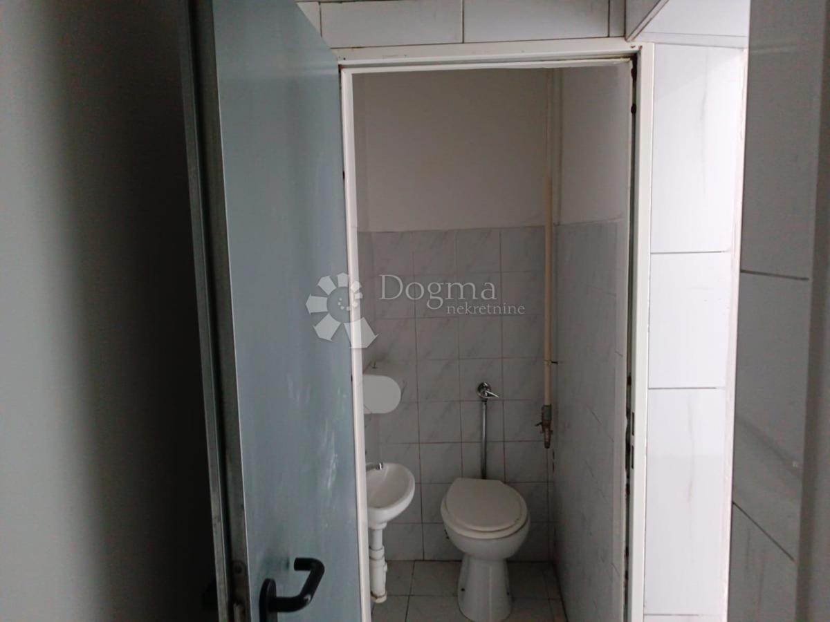 Locale commerciale Gornja Dubrava, 56m2