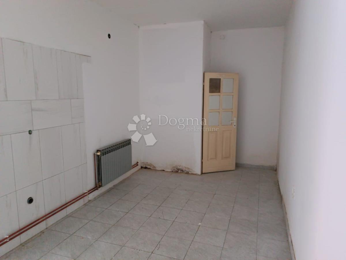 Locale commerciale Gornja Dubrava, 56m2